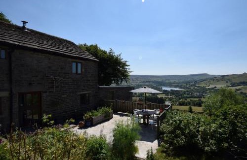 Combs Casa | 2 Bed in Whaley Bridge PK741