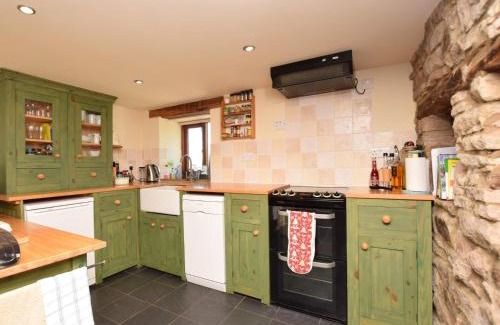 Combs Casa | 2 Bed in Whaley Bridge PK741