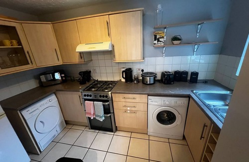 Luton Apartamento | 2‑Bed Luxe Retreat near Leagrave Stn, L&D Hosp, LTN Airport & Whipsnade Zoo.