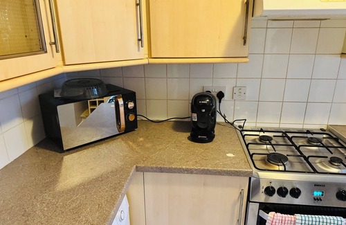 Luton Apartamento | 2‑Bed Luxe Retreat near Leagrave Stn, L&D Hosp, LTN Airport & Whipsnade Zoo.
