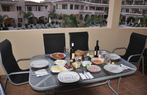 Mandria Apartamento | Apartamento de lujo de 2 dormitorios con vistas a los exuberantes jardines y piscinas. Con spa y gimnasio para huéspedes