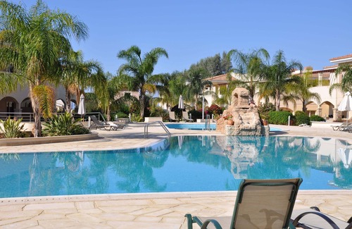 Mandria Apartamento | Apartamento de lujo de 2 dormitorios con vistas a los exuberantes jardines y piscinas. Con spa y gimnasio para huéspedes
