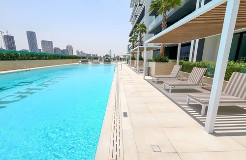 Jumeirah Village Apartamento | 2 Bed, Private Pool, Big Terrace, Solysian Stay