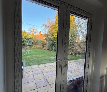 Lacey Green Casa | 2 Bed-Sleeps 5-Private Garden-Free Parking