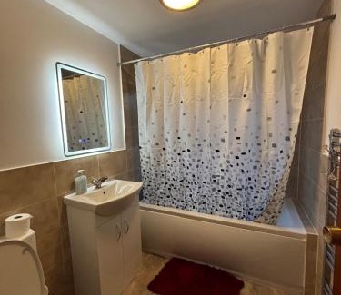 Lacey Green Casa | 2 Bed-Sleeps 5-Private Garden-Free Parking