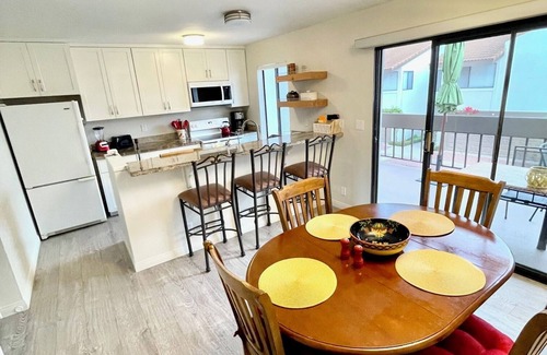 East Beach Condominio | 2 bed spacious condo steps from beach + pool!