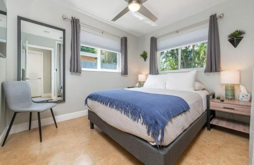 Wilton Manors Casa | 2 Bed - Steps from Wilton Drive I Fire Pit I BBQ