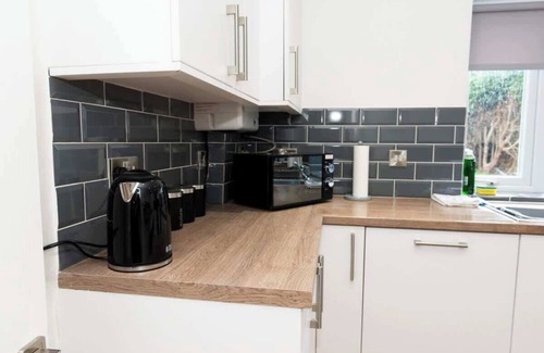 Tamworth Casa | 2 Bed Town Centre House with Parking in Tamworth