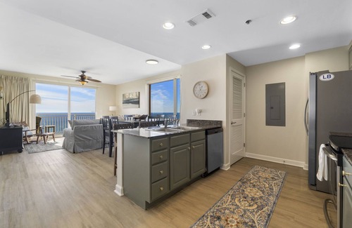 West Panama City Beach Condominio | Condo in the Clouds Penthouse at Splash Resort