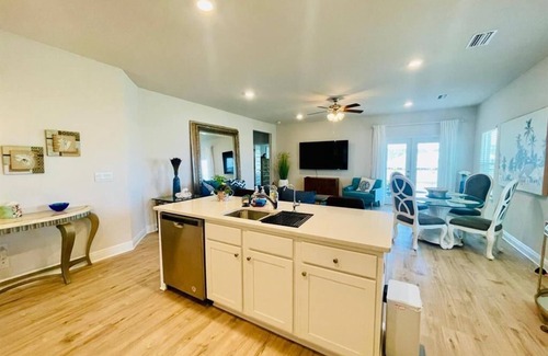 Port St. Joe Complejo | 2-bedr duplex in Beach Resort. Beaches, 2 community pools, fire pit, pets, more!