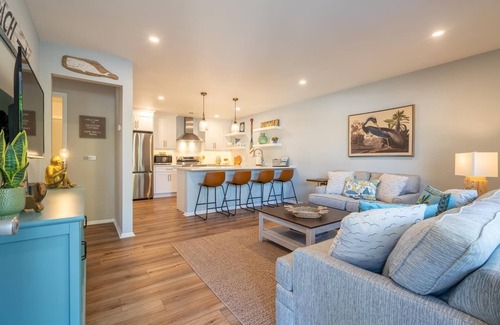 Village Green Casa | 2 bedroom 1.5 bath home 8 blocks to beach - Sleeps 4