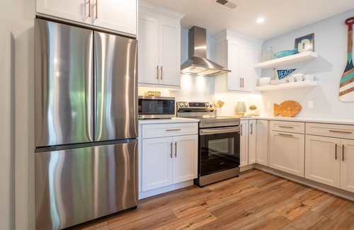 Village Green Casa | 2 bedroom 1.5 bath home 8 blocks to beach - Sleeps 4