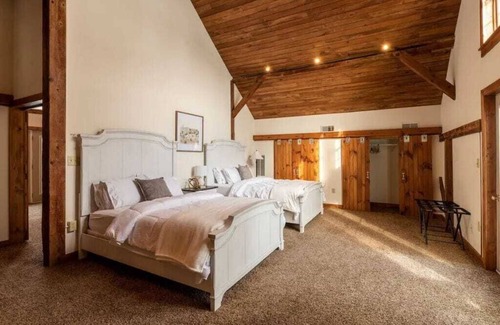 Campbelltown Cama Y Desayuno | 2 bedroom, 1.5 baths, full kitchen, comfortable living space with free parking
