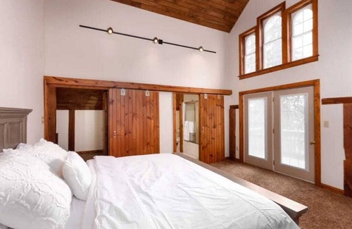 Campbelltown Cama Y Desayuno | 2 bedroom, 1.5 baths, full kitchen, comfortable living space with free parking