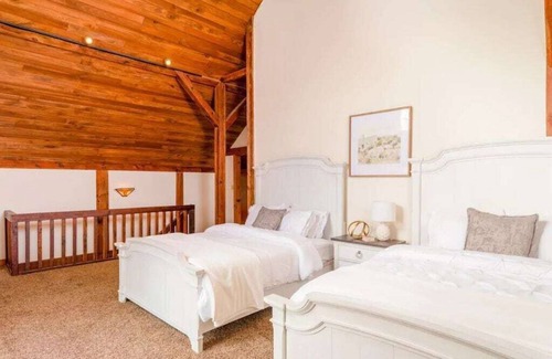 Campbelltown Cama Y Desayuno | 2 bedroom, 1.5 baths, full kitchen, comfortable living space with free parking
