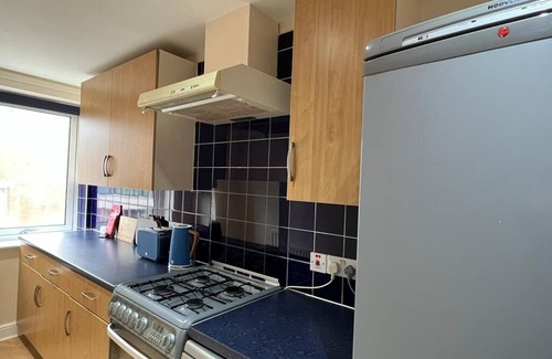 Harrow Road Apartamento | 2 bedroom, 1 bath flat in Westbourne Park near Notting Hill, London. Sleeps 5.