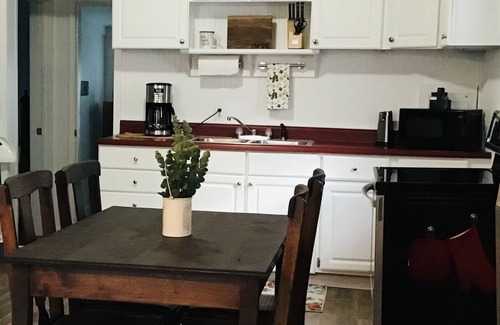 Bellepoint Casa | 2 Bedroom 1 bath House on the New River