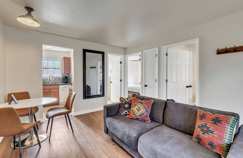 West End Apartamento | 2 Bedroom 1 Bath Near Downtown!