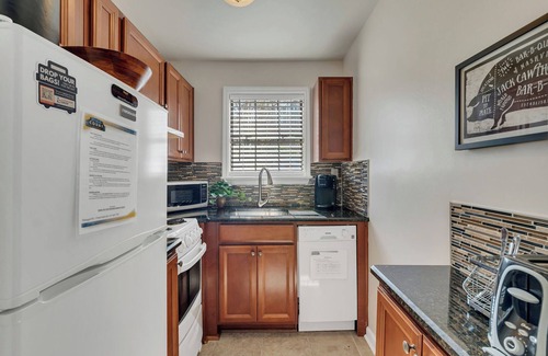 West End Apartamento | 2 Bedroom 1 Bath Near Downtown!