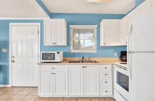 Tybee Island Condominio | 2 bedroom 1 bath ocean front condo