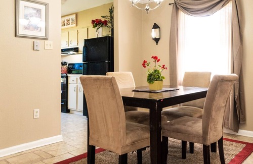 Shenandoah Casa | 2 Bedroom 1 Bathroom Comfortable Furnished Home 4638 SouthPark Dr.