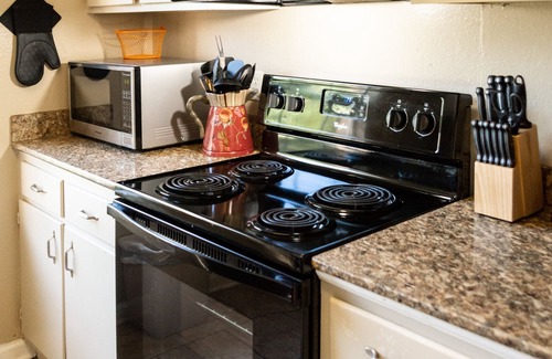 Shenandoah Casa | 2 Bedroom 1 Bathroom Comfortable Furnished Home 4638 SouthPark Dr.