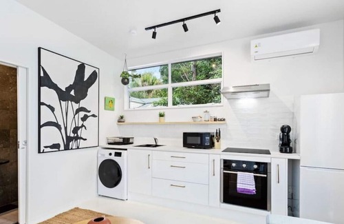 Titirangi Casa | 2 bedroom | 1 bathroom | Tranquil Bush setting