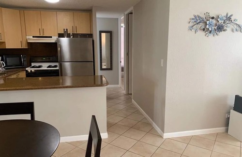 Diamond Head - Kapahulu - St. Louis Condominio | 2 bedroom 1 bathroom, walk to world famous Waikiki beach only 0.3mi