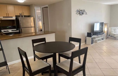 Diamond Head - Kapahulu - St. Louis Condominio | 2 bedroom 1 bathroom, walk to world famous Waikiki beach only 0.3mi
