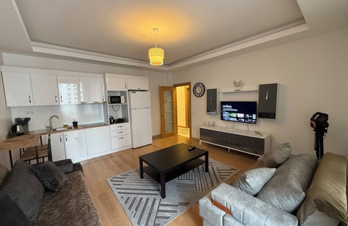 Esenyurt Apartamento | 2 Bedroom 1 Living roombig apartment with AC, WiFi,Free Parking
