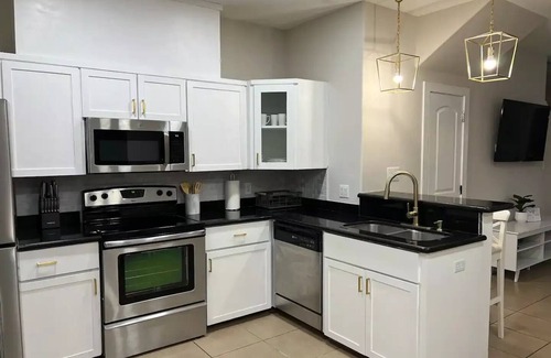 McAllen Condominio | 2-Bedroom/2.5 Bath Condo with Pool and Picnic Area