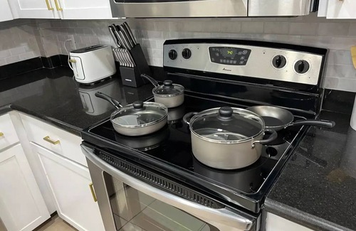 McAllen Condominio | 2-Bedroom/2.5 Bath Condo with Pool and Picnic Area