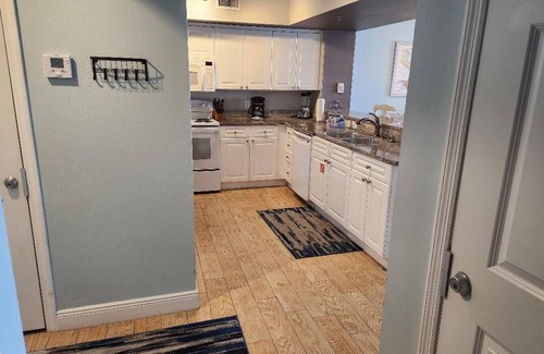 Panama City Beach Complejo | 2 bedroom 2 bathroom Condo Emerald beach 2430 Free" 2 Beach chairs & 1 umbrella!