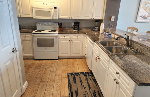 Panama City Beach Complejo | 2 bedroom 2 bathroom Condo Emerald beach 2430 Free" 2 Beach chairs & 1 umbrella!