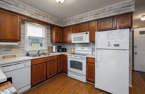 Frankford Condominio | 2 dormitorios, 2 baños condominio con piscina comunitaria 5 minutos en coche de la playa!