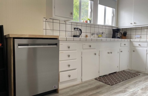 Alameda Casa | 2 bedroom 2 bath house in Alameda with free parking