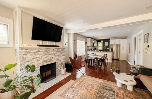 Royal Oak Casa | 2-bedroom 2 bath Oasis in Royal Oak with Office, Gym, WiFi