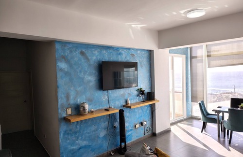Costa de Oro Apartamento | Condo Frente al Mar de 2 Recámaras y 2 Baños con Balcón, Estacionamiento Seguro