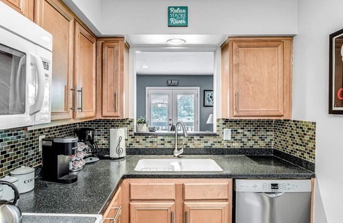 North Capitol Condominio | 2 Bedroom, 2 Bath Riverfront View★WALK to Downtown