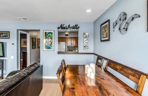 North Capitol Condominio | 2 Bedroom, 2 Bath Riverfront View★WALK to Downtown