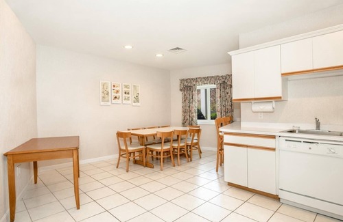 West Yarmouth Apartamento | 2 Bedroom 2 Bath Townhouse, Green Harbor Resort, Rental Bikes, Garden