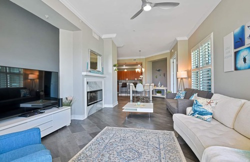 Daytona Beach Condominio | 2 Bedroom 2 Bath Luxury condo on the beach with Oversized Patio & Outdoor Grill.