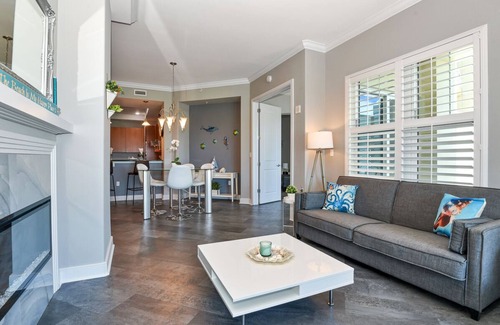 Daytona Beach Condominio | 2 Bedroom 2 Bath Luxury condo on the beach with Oversized Patio & Outdoor Grill.