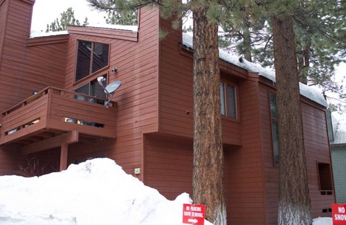 Mammoth Lakes Condominio | 2 habitaciones, 2 baños, unidad final, condominio que admite mascotas en el