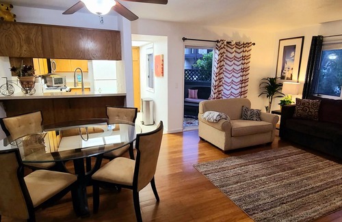 West Beach Condominio | 2 bedroom 2 bath West Beach private laundry