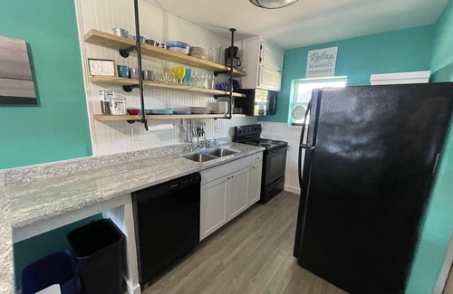 Port Aransas Condominio | 2 bedroom 2 bathroom condo at Sea Isle Village with beach access and gulf view.