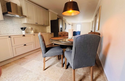 Vaugines Apartamento | 2 Bedroom, 2 Bathroom Apartment near Lourmarin - Apartment 1