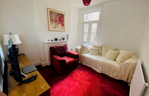 Duckett's Green Casa | 2 bedroom / 2 bathroom house close to public transport