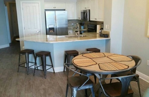 Miramar Beach Condominio | Tarifas reducidas! - 2 habitaciones / 2 baños con literas; Servicio de playa