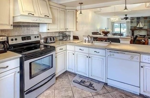 Casa del Mar Apartamento | 2 Bedroom 654965 by Houzlet